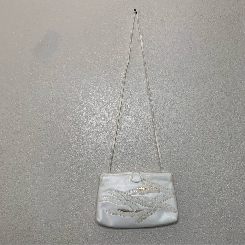 Venetto vintage white leather slim shoulder bag